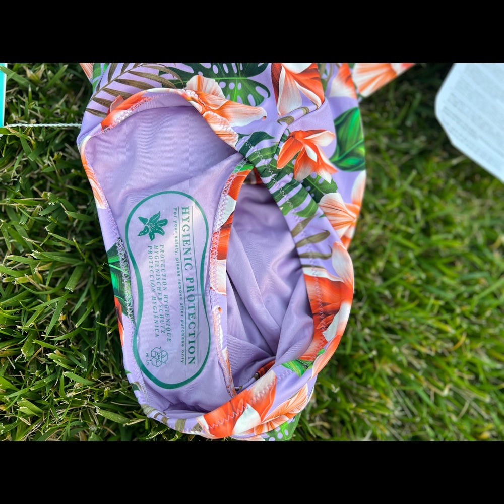 Vacanze Italian swimming suit. Brand New, NEVER worn!!! Gorgeous and luxurious - Picture 7 of 8
